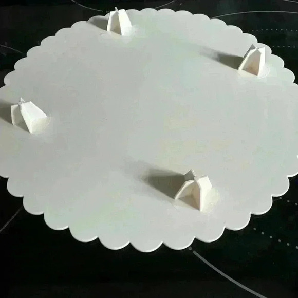 Wilton vintage  acrylic cake stand. 9 inches - Picture 3 of 3